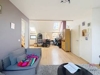 EVERE, in een rustige en residentiële buurt, dicht bij het gemeentehuis, bevindt zich dit ongemeubileerde duplexappartement met 2 slaapkamers en...