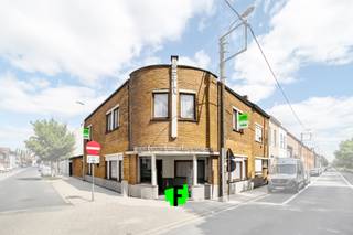 Gelegen in een rustige en kindvriendelijke buurt, dichtbij scholen, winkels en openbaar vervoer, biedt deze gezinswoning het ultieme wooncomfort.Bij...