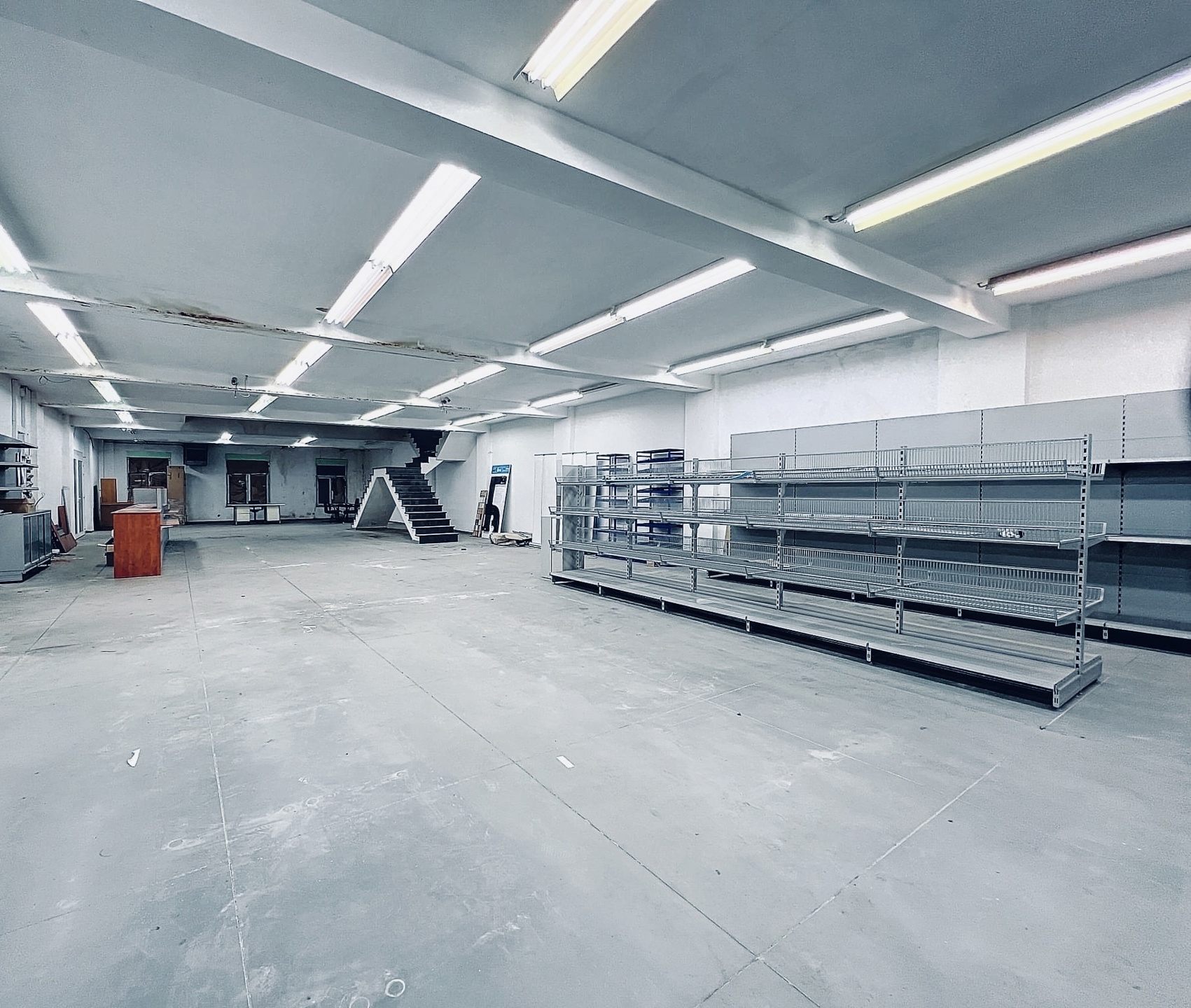 Commercial à louer à Charleroi - photo 4