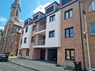 Dit centraal gelegen NB appartement beschikt over een ondergrondse autostaanplaats via autolift, privé-berging in de kelder,...