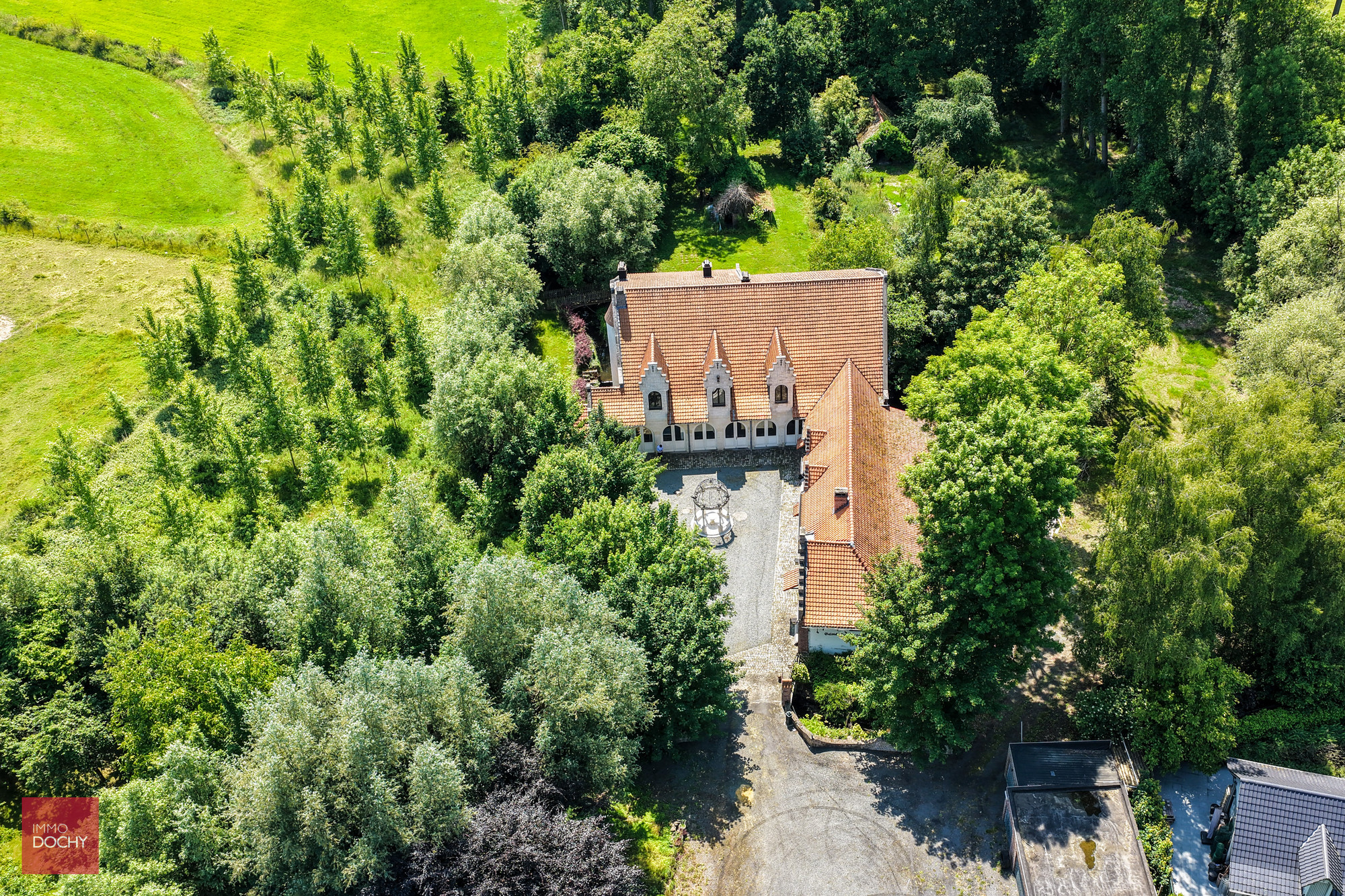 Landelijk en rustig gelegen handelscomplex met woonst - foto 2