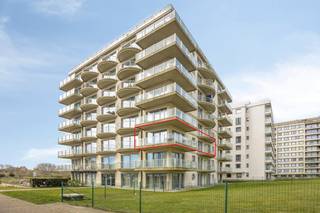 Dans la résidence Zeeduin à La Panne, près de la mer et de l'Esplanade, nous trouvons cet appartement d'angle à vendre. L'appartement dispose de...