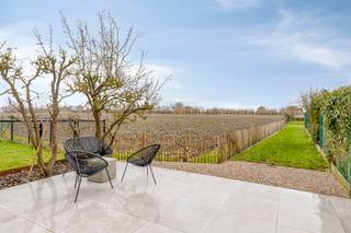 This is a beautiful semi-detached building located on a very spacious plot (550m²). The house has not only been aesthetically renewed, but...