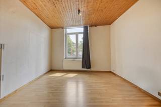 Un excellent emplacement, un bel espace de vie et un jardin urbain confortable - c'est ce que vous pouvez attendre de cette maison sur...