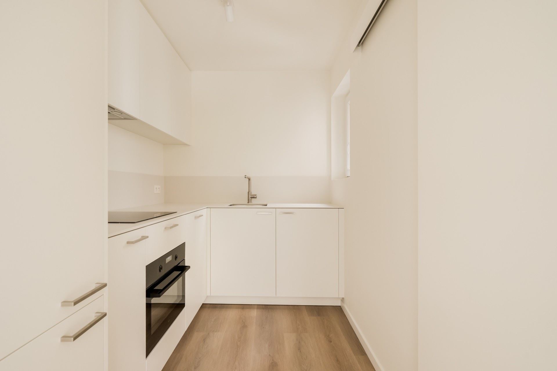 Stylish Living with a Dedicated Workspace in Mechelen - photo 4
