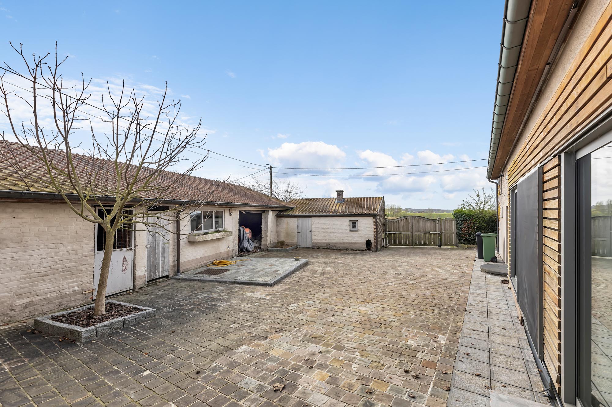 Hoeve te koop met 4 slaapkamers op prachtig perceel - foto 4