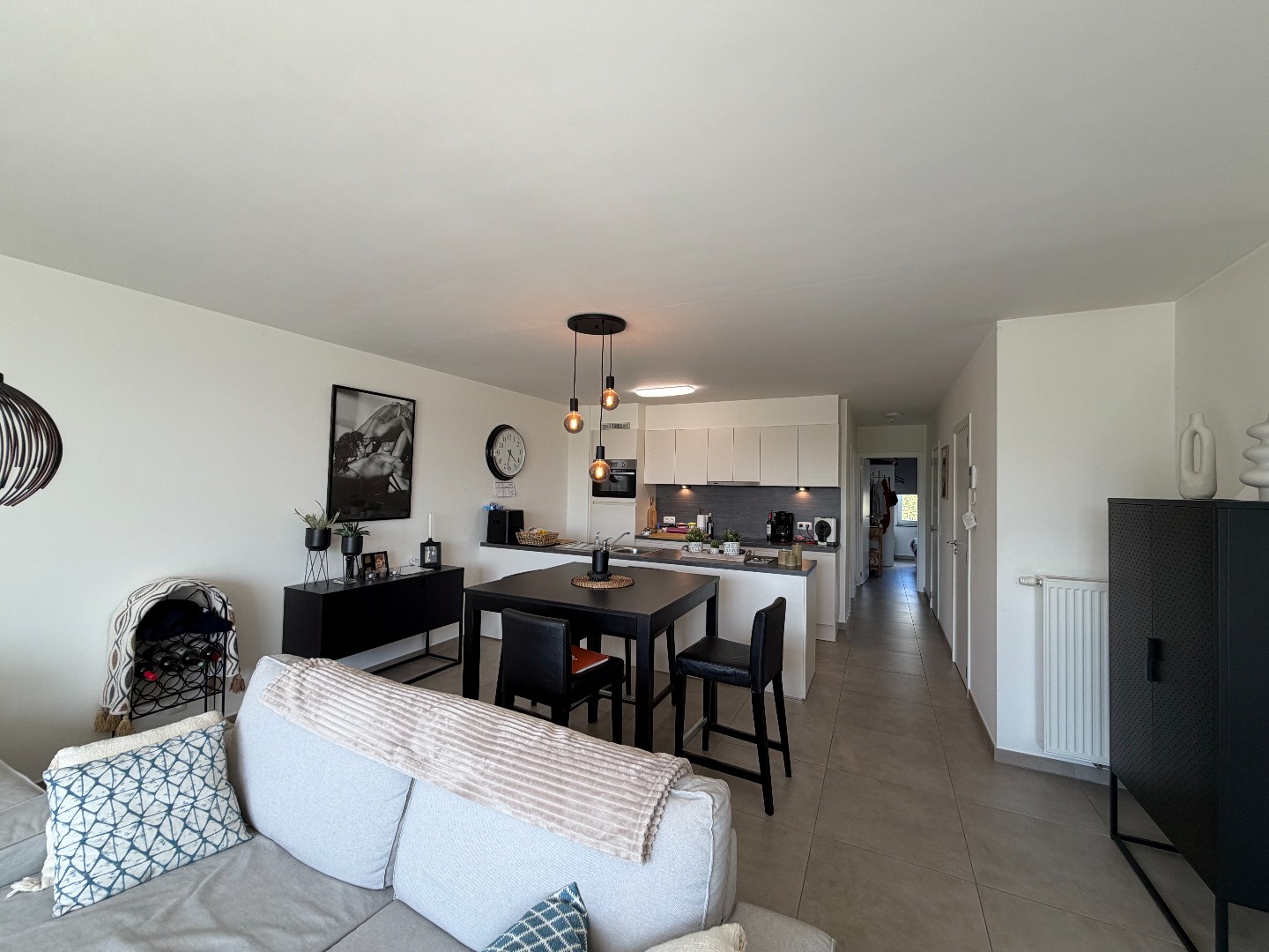 Verzorgd appartement met 2 slaapkamers, terras en garage. - foto 2
