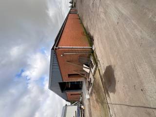 4 Loodsen te huur in de waterstraat 39Loods nummer 11 = 117m²  Prijs 350€Poort 4.5 x 2.5m hoogLoods nummer 14 = 55m² Prijs 200€Poort 3 x 2.5m...