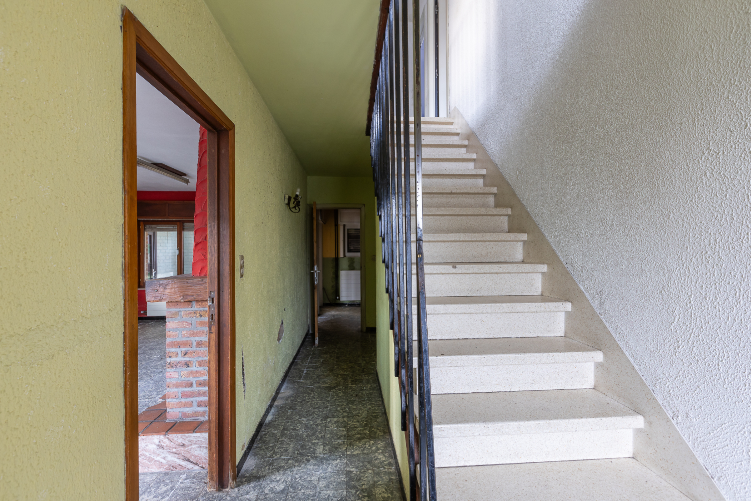 Te renoveren woning op uitstekende locatie - foto 5