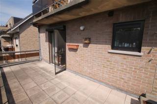 Leuke studio met groot zonnig terras, dicht bij scholen en winkels,met garage. Er is ook een gezellige grote gemeenschappelijke tuin.De studio...