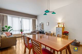 <p><span>Bright 2 bedroom apartment with 2 terraces at Pulhof!</span></p><p><span>This spacious and characterful apartment is located on the</span><span><sup>1st</sup></span><span> floor of a small and well-maintained building. With an absolutely prime location in the renowned and widely sought after Pulhof neighborhood, it is pleasant, quiet and quality living. Here you can enjoy both green surroundings as well as the proximity to the vibrant city life. Stores, parks, schools, sports facilities, public transport and important access roads are only a stone's throw away. Are you looking for a nice apartment for your own occupation or for a good, carefree investment (currently rented out). Do not miss this unique opportunity!</span></p><p><span> </span></p><p><span>Entrance hall, toilet, living space &amp; kitchen:</span></p><p><span>You enter the apartment through the entrance hall with security door, videophone and ample space to house a checkroom. The hall also houses a separate toilet with hand-washer. The cozy living space on full-wood parquet lends itself to any interior and has large windows (HR 2012) that create a beautiful natural light. Combined with the high ceilings, it highlights the feeling of space. Adjacent is the kitchen equipped with an electric stove with oven, range hood, dishwasher, double sink and connection for washing machine. Future-oriented, opening the kitchen is certainly one of the possibilities. </span></p><p><span> </span></p><p><span>Night hall, storage room, bedrooms &amp; bathroom:</span></p><p><span>The night hall includes a practical storage room with shelves and leads you to the bedrooms and bathroom. Both bedrooms are spacious (12.5m²) and are located at the even quieter rear of the building and overlook the greenery behind. The comfortable bathroom includes a bathtub/shower combination and washbasin with extra storage space. It is low-maintenance and ready to use, but could use some refurbishment in time.</span></p><p><span> </span></p><p><span>Terraces, basement &amp; garage box:</span></p><p><span>Through the kitchen you have access to a cozy front terrace. Also here is a built-in closet that provides additional storage space. On the larger terrace at the rear you can completely unwind after a busy working day or enjoy a delicious meal and/or a sparkling aperitif. A spacious and completely dry basement is included. A garage box with electric gate and front parking space can be optionally purchased, pure luxury and obviously a great added value.</span></p><p><span> </span></p><p><span>Additional assets:</span></p><p><span>- Top location in Pulhof</span></p><p><span>- 86m² cfr. EPC</span></p><p><span>- Partly HR++ glazing</span></p><p><span>- State of the building</span></p><p><span>- Roof insulation</span></p><p><span>- 2 terraces</span></p><p><span>- Low monthly charges</span></p><p><span>- Possibility garage box</span></p><p><span>- Basement</span></p><p><span> </span></p>