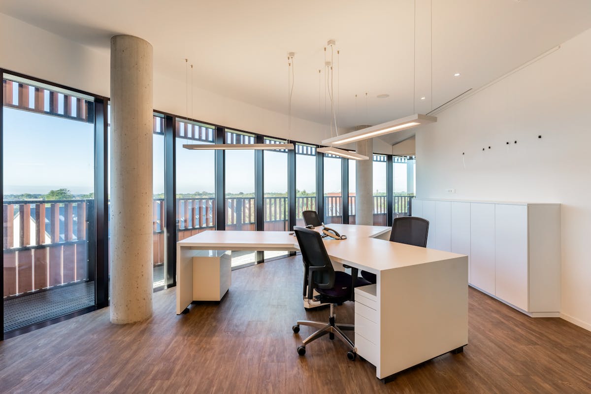 Fully furnished office space for rent in the prestigious Botta building, in Genk - photo 3