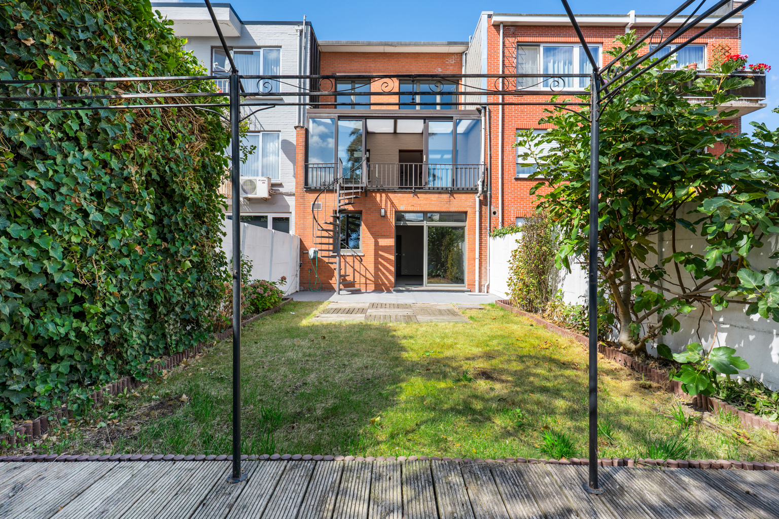 Huis te koop in Merksem met 4 slaapkamers - foto 1