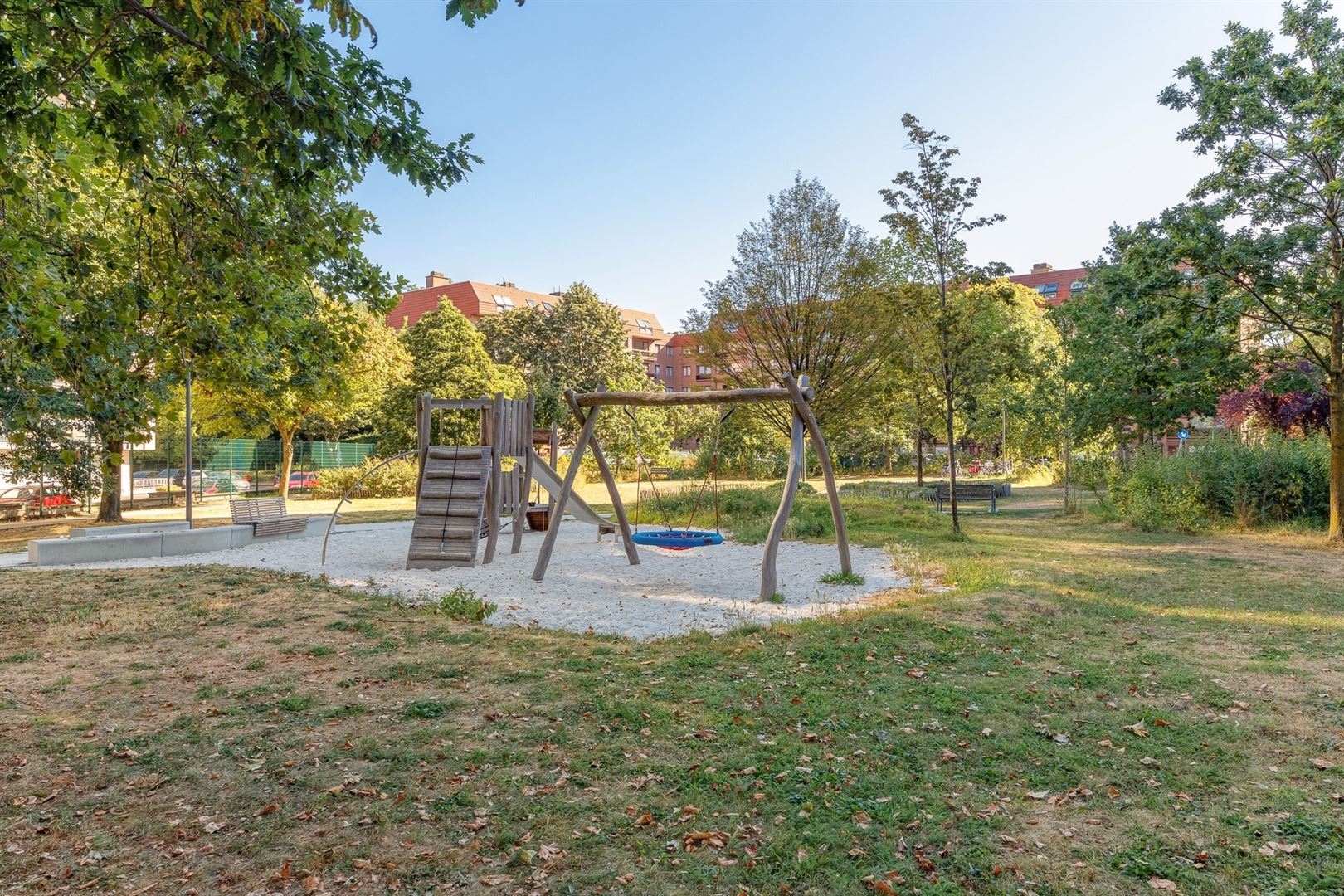 Lichtrijk appartement met panoramisch uitzicht, groot terras en parking - foto 4