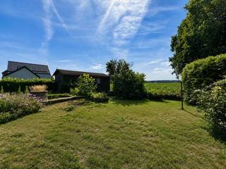 Op zoek naar een woning die u volledig naar eigen smaak kunt renoveren met tal van mogelijkheden? Dan is deze HOB in het landelijke Assenede zeker een bezoek waard !<br />Gelegen op een perceel van 270 m² geniet u hier van een aangename, groene omgeving met prachtig gegarandeerd uitzicht ! De woning beschikt over een gezellige tuin en biedt een mooie basis voor wie op zoek is naar een renovatieproject met veel potentieel (aanwezigheid van 2x betonnen gewelven!).<br />Troeven:<br />- Landelijke en rustige ligging in Assenede;<br />- Leuk perceel van 270 m² met groen uitzicht;<br />- CV-ketel op aardgas (2016);<br />- Te koop aan 2% registratierechten (eerste & enige aankoop) + renoveren aan 6% btw mogelijk;<br />- Volledig naar eigen smaak te renoveren (betonnen gewelven aanwezig);<br />- Gelegen in woongebied met landelijk karakter - mogelijkheden naar uitbreiding toe;<br />- Mooie perceelbreedte van +- 28 meter;<br />- 3 slaapkamers + VASTE trap naar zolderverdieping (extra slaapkamer mogelijk); BETONNEN GEWELVEN<br />- Praktische kelder bestaande uit 2 ruimtes;<br />- Inpandige garage + extra aparte garage met oprit.<br /><br />Indeling: Inkom, leefruimte bestaande uit 2 delen, berging, eetplaats, keuken, badkamer, praktische kelder en doorgang naar leefveranda die verbonden staat met de garage en de tuin. <br />1ste verdieping: nachthal, 3 slaapkamers en vaste trap naar de zolderverdieping (mogelijkheden!)<br /><br />De locatie is perfect voor wie zoekt naar een landelijke rustige omgeving maar toch een vlotte bereikbaarheid wenst naar het centrum. <br />Meer info of een bezoek? Bel WIJSvastgoed op +32 9 395 80 10 !