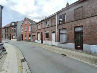 This to be renovated house is centrally located in Assebroek and offers an interesting renovation project for those looking for their first home or...