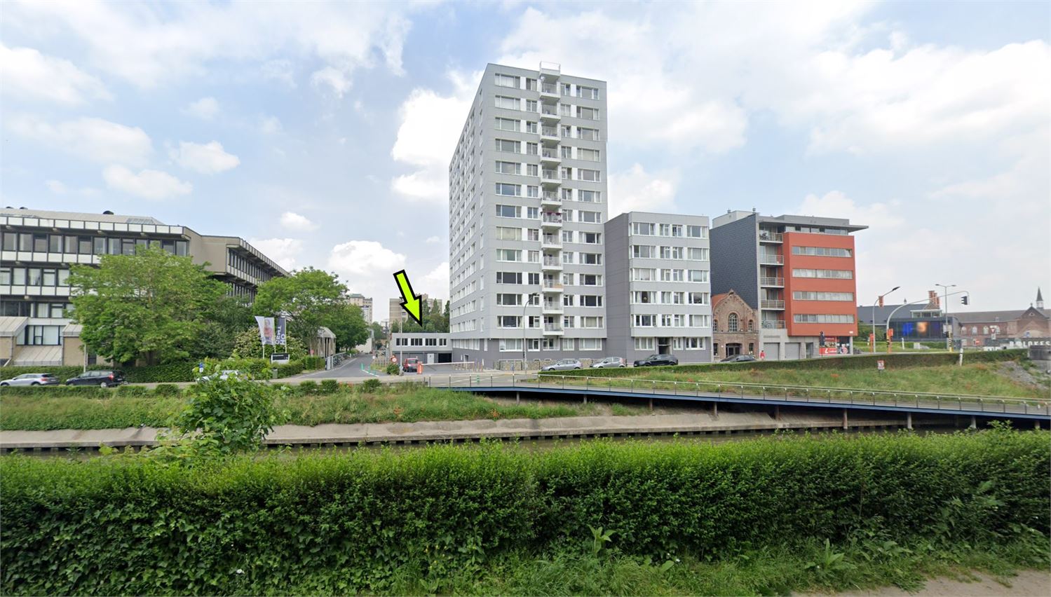 Autostaanplaats in afgesloten garage, vlakbij STAM/Bijloke/HoGent Mercator. - foto 1