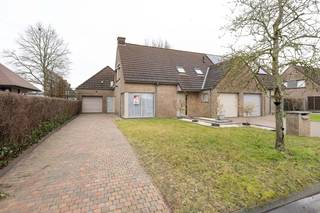 House for sale in Oostrozebeke