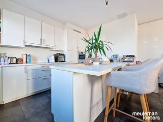 Dit appartement bestaat uit ruime lichtrijke ruimtes en geniet een zeer goede ligging, nabij het centrum van Waardamme en...