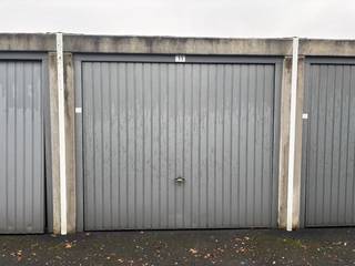 Ruime garagebox (nr. 11) te huur nabij het centrum van Rumbeke.Oppervlakte: Garage met opp. 18 m² (6m op 3m)85,00€ incl. BTW Deze garage is...