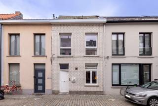 Knusse gezinswoning op een uitstekende locatie in de populaire wijk “Het Looks”. Aan de Lierse stadsrand, kort bij scholen, winkels, openbaar...