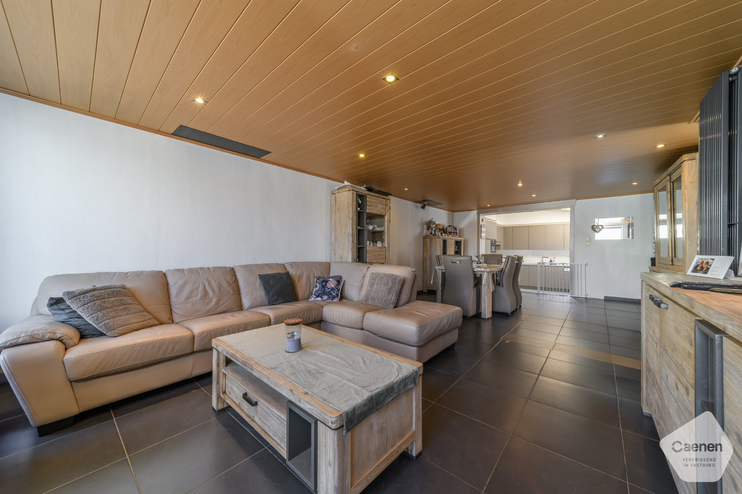 Découvrez cette spacieuse et charmante maison mitoyenne avec un emplacement extrêmement central ! - photo 5