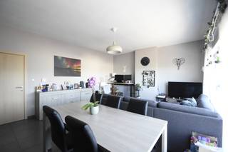 Ben je op zoek naar een comfortabel appartement met garage en zonder gemeenschappelijke kosten? Dan is dit pand zeker het ontdekken waard.Je betreedt...