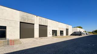 Nieuwbouw KMO-unit met een oppervlakte van 246 m² te huur met een fantastische ligging langs de commerciële Brusselbaan te Hekelgem (Affligem).De...