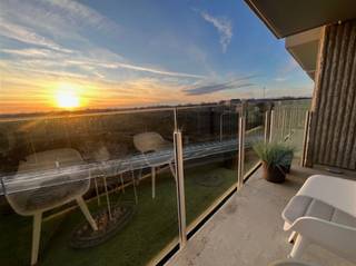 Een zeldzame parel aan zee instapklaar en uniek gelegen.Deze prachtige, zuidgerichte studio op de 5de verdieping van de Residentie Nereiden biedt een...