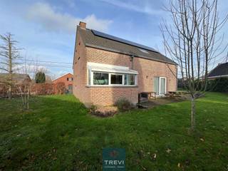 SOUS OPTION Deux Acren, dans un environnement calme et apprécié, une très jolie villa récente (2005) sur un terrain de parfaite dimension (8,6...