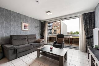 Perfect instapklaar (mogelijkheid tot gemeubelde aankoop) en zonnig appartement gelegen op de eerste verdieping (geen lift) van de laagbouw in...