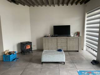 Investeringsvastgoed of starterswoning gelegen te Waregem. <br />De woning werd volledig gestript en gerenoveerd. <br />Op heden verhuurd voor 730€/maand. Vrij bij akte. <br /><br />Alle info ter verkijgen op het nummer 0492 10 55 16 of via simon@karolienlafaut.be