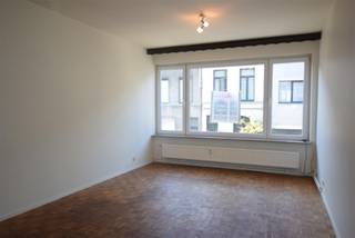 GERIEFLIJK APPARTEMENT 1 SLP ANTWERPEN, modern appartement (60m2) op 1e verdieping. Woonkamer op parket, keuken met gasfornuis en oven,...