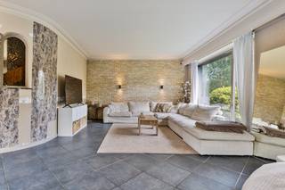 Op zoek naar een stijlvolle woning die comfort en ligging perfect combineert? Deze vrijstaande villa bevindt zich in een rustige,...