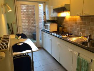 Ideaal als eerste verblijf voor persoon alleen of koppel. Ook is er een koer voor hond en poes.Indeling : living aan de zuid-west kant, aparte keuken...