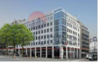 Kantoorgebouw ideaal gelegen op het kruispunt van twee drukke routes. Strategische ligging tussen Kruidtuin, Nieuwstraat, Noord Station en Wetstraat.<br />Talrijke faciliteiten in de onmiddellijke omgeving (winkels, restaurants, bars, fitnesscentrum, hotels, enz.)<br />Gemakkelijk bereikbaar met het openbaar vervoer.<br />Exclusief kosten en belastingen.<br />Binnenparking: €1.800/plaats/jaar<br />Archief: 90 €/m²/jaar.