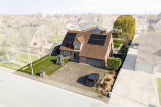 Cette villa de haute qualité est située dans la Westouterstraat au 11a 95ca. Avec un label EPC A, une surface habitable d'environ 330 m² et...