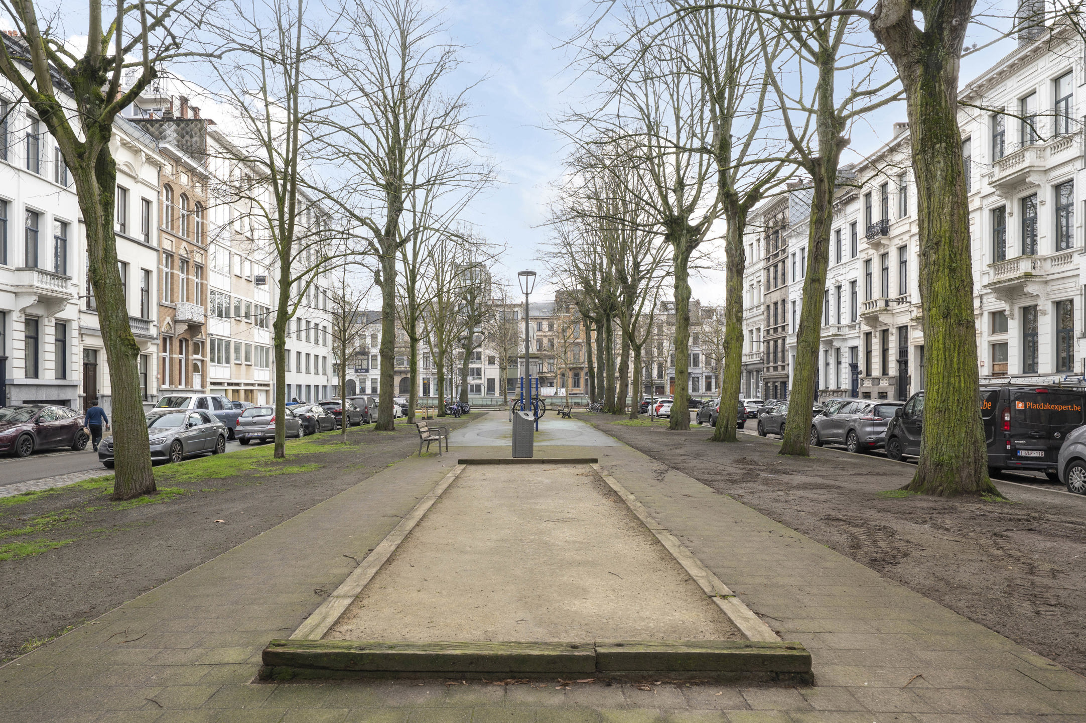 Ruime te renoveren woning met 4 verdiepen &amp; garage - foto 4