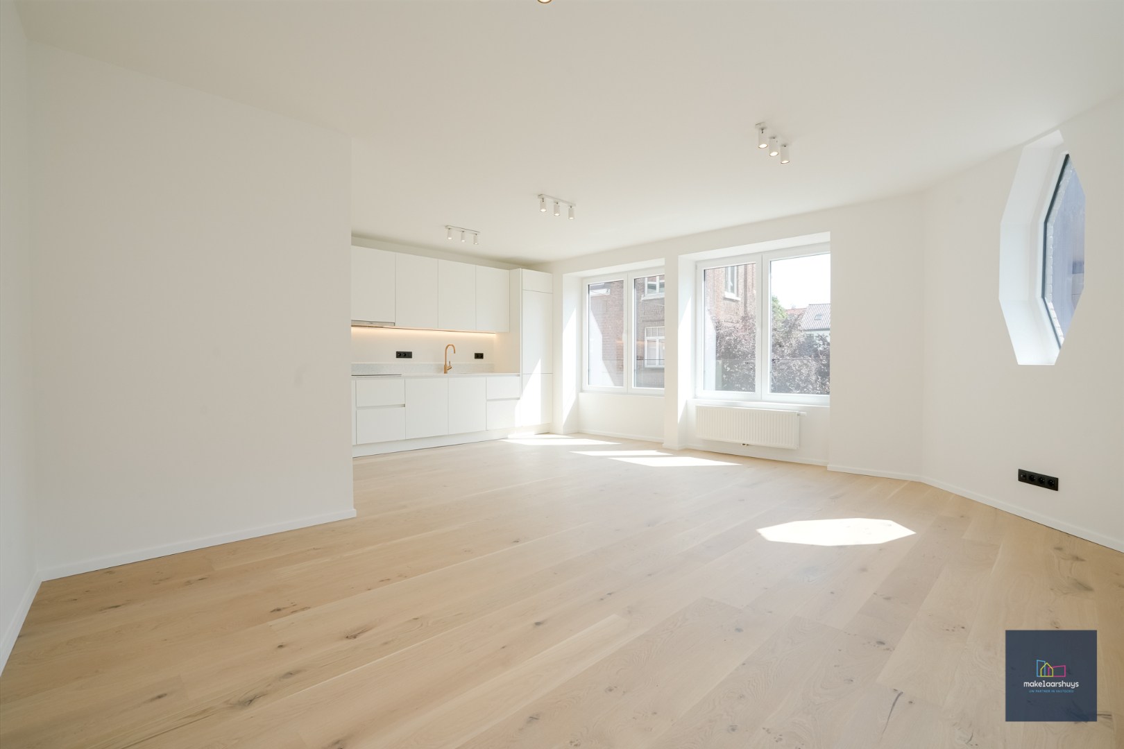 Stijlvol gerenoveerd 2 slaapkamerappartement - foto 4