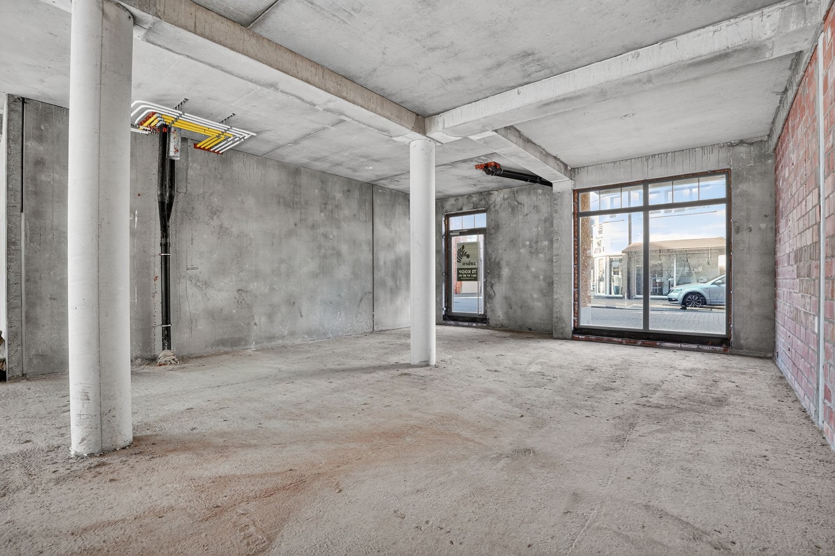 Casco handelsruimte met garage in het centrum van Oostrozebeke! - foto 4