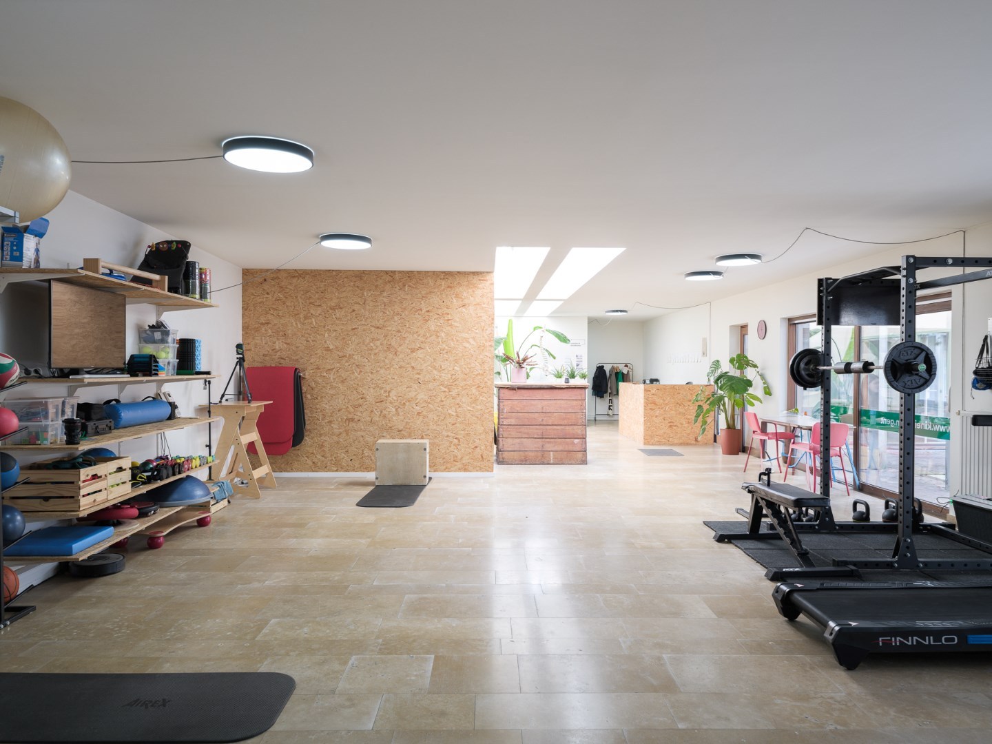 Bureau / espace commercial spacieux le long de la Coupure de 1997 avec une superficie utilisable de 205 m². - photo 4