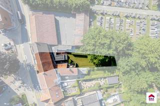 Ruime woning met handelsruimte en tuin op topligging in Tielt!Ruime woning met handelsruimte op een perceel van 285 m² in het centrum van Tielt, pal...