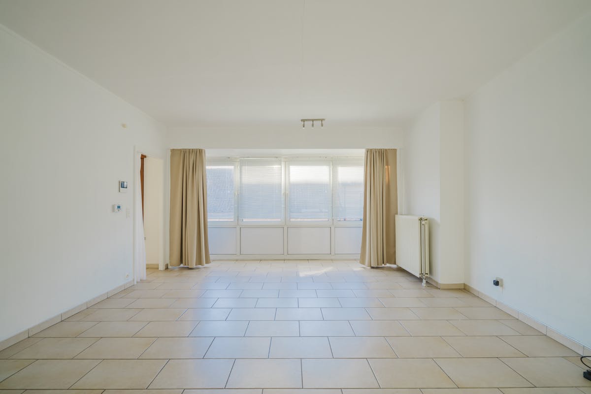 Opbrengsteigendom bestaande uit 12 garages, huis en appartement - foto 4