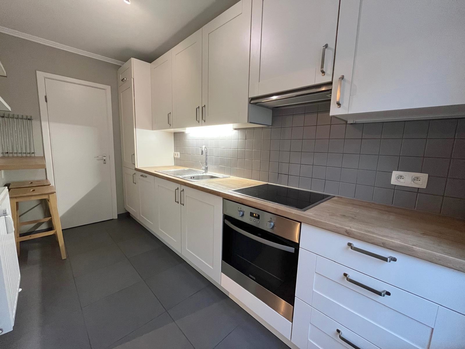 Ruim en lichtrijk bemeubeld appartement met 2 slaapkamers en garage in centrum Leuven - foto 5