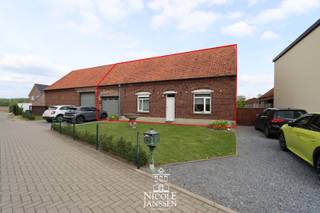 Ontdek deze ruime halfvrijstaande woning met vier slaapkamers, een gezellige tuin met tuinberging en inpandige garage in Opitter.De woning is gelegen...