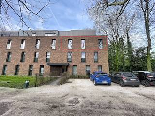 LIGGING:Dit appartement geniet een uiterst centrale ligging en bevindt zich toch in het groen! "Park Van Damme" werd ontworpen met oog voor...