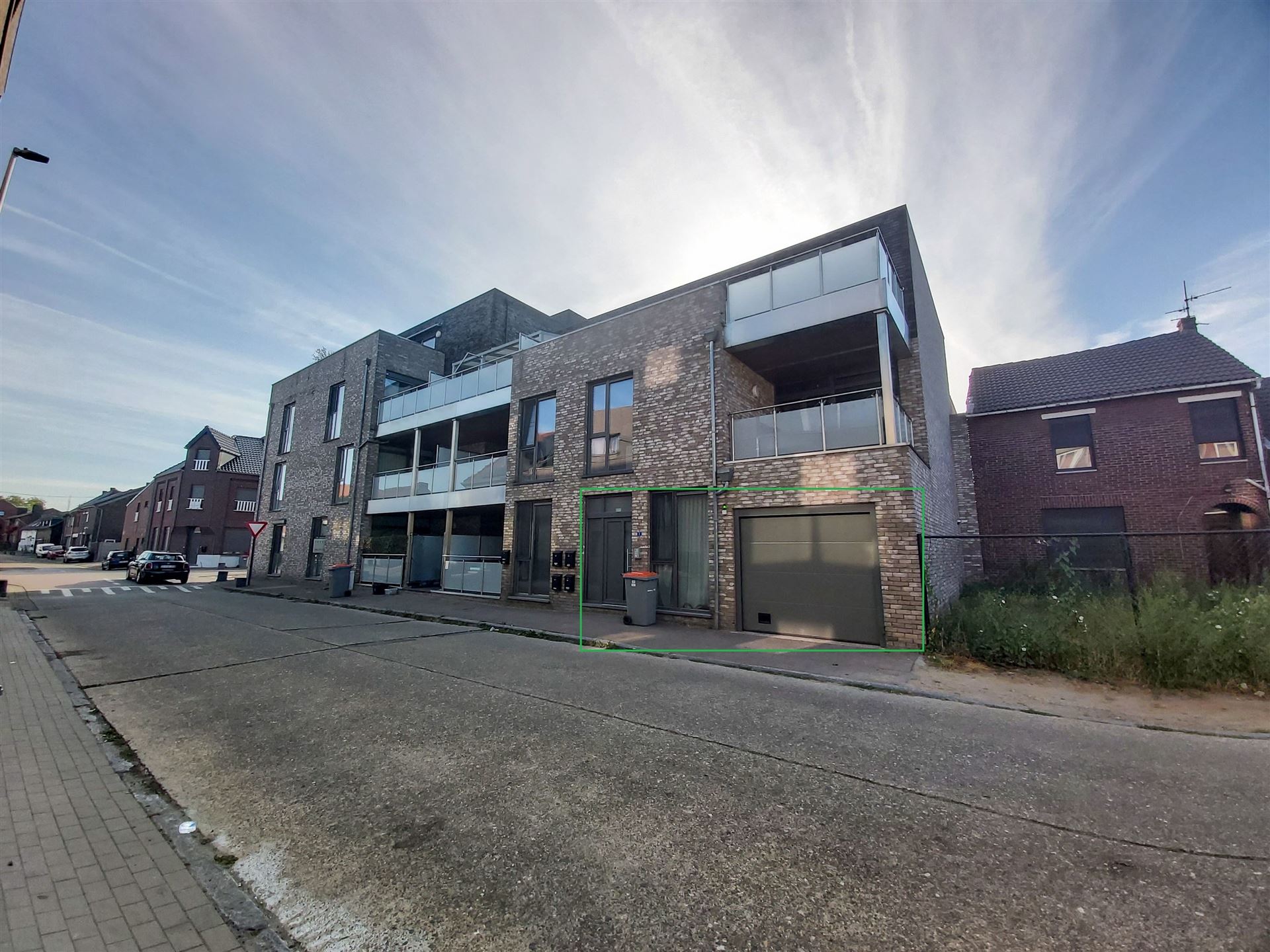 gelijkvloers appartement met 1 slaapkamer en ruim terras in Maasmechelen! - foto 1