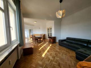 In Elsene, op de Brillat Savarinlaan 101, bevindt zich dit prachtig appartement van 104m² (EPB), gelegen in een goed onderhouden gebouw met lift...