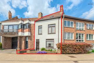 Op zoek naar een woning met potentieel op een uitstekende locatie? Deze op te frissen stadswoning nabij het centrum biedt tal van mogelijkheden...