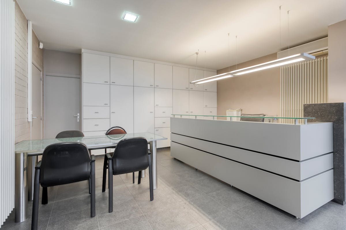 Bedrijfsgebouw te Izegem van ca. 1.650 m² op topligging. - foto 4